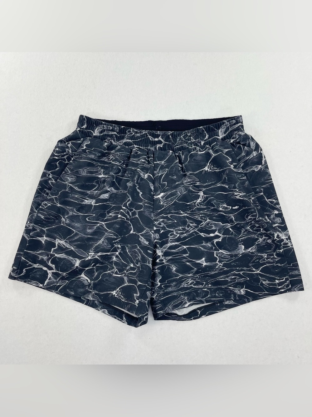 Lululemon Swim Trunks Mens M Black Marbled Channel Cross Lined 5” Inseam